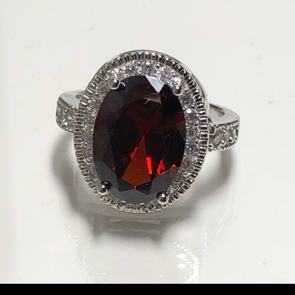 Flash Sale Stunning Sterling Silver Garnet Ring - Picture 3 of 8